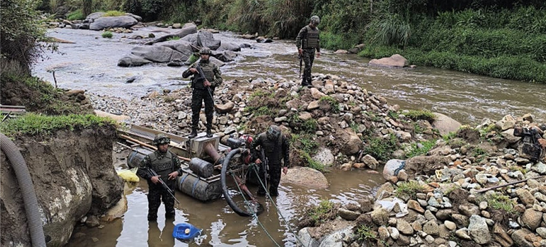 El Ejército destruyó material utilizado para la explotación ilícita de yacimientos mineros en Marinilla