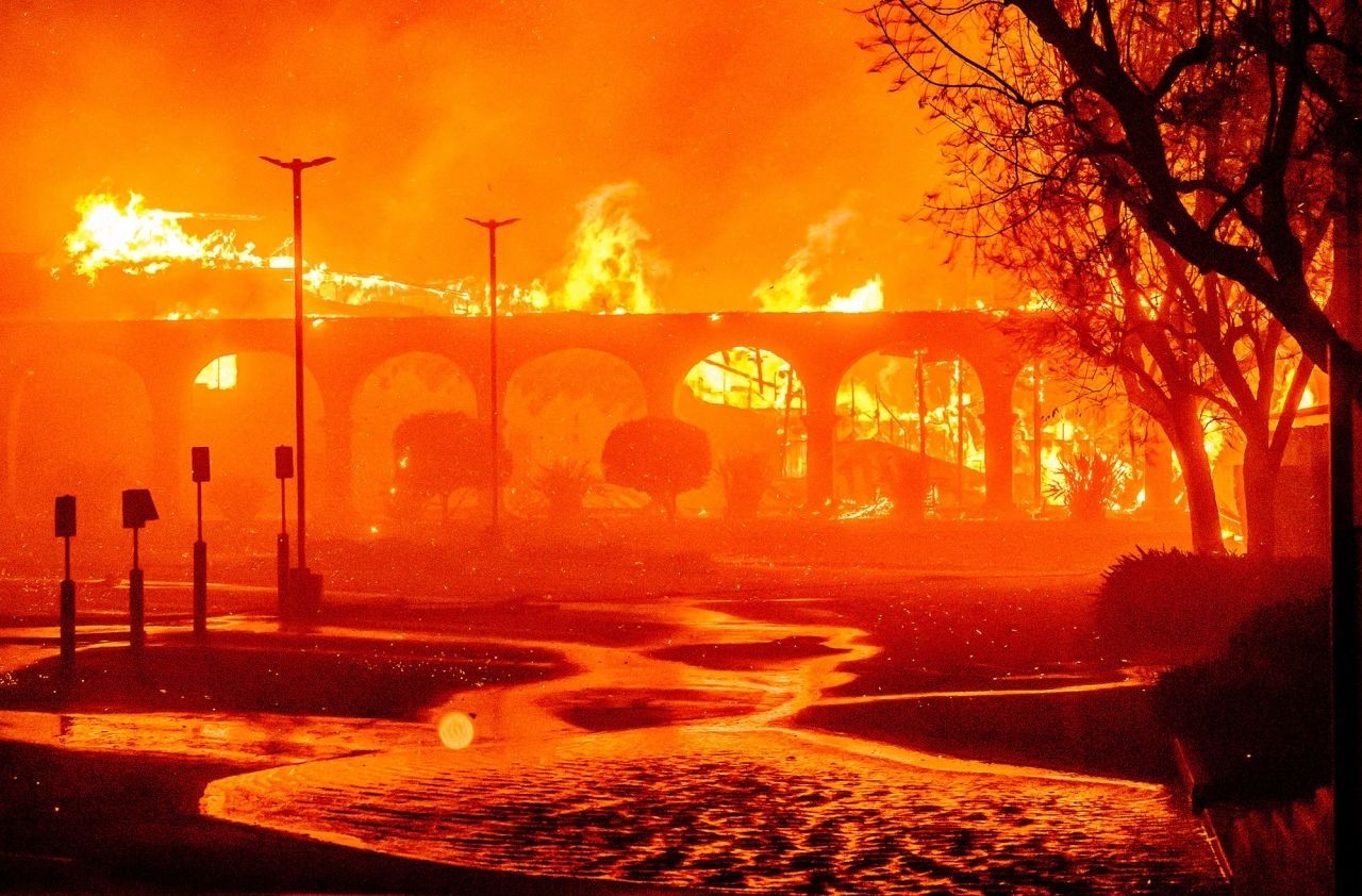 ¡Impactante incendio forestal en Los Ángeles! Estas son las imágenes de la emergencia