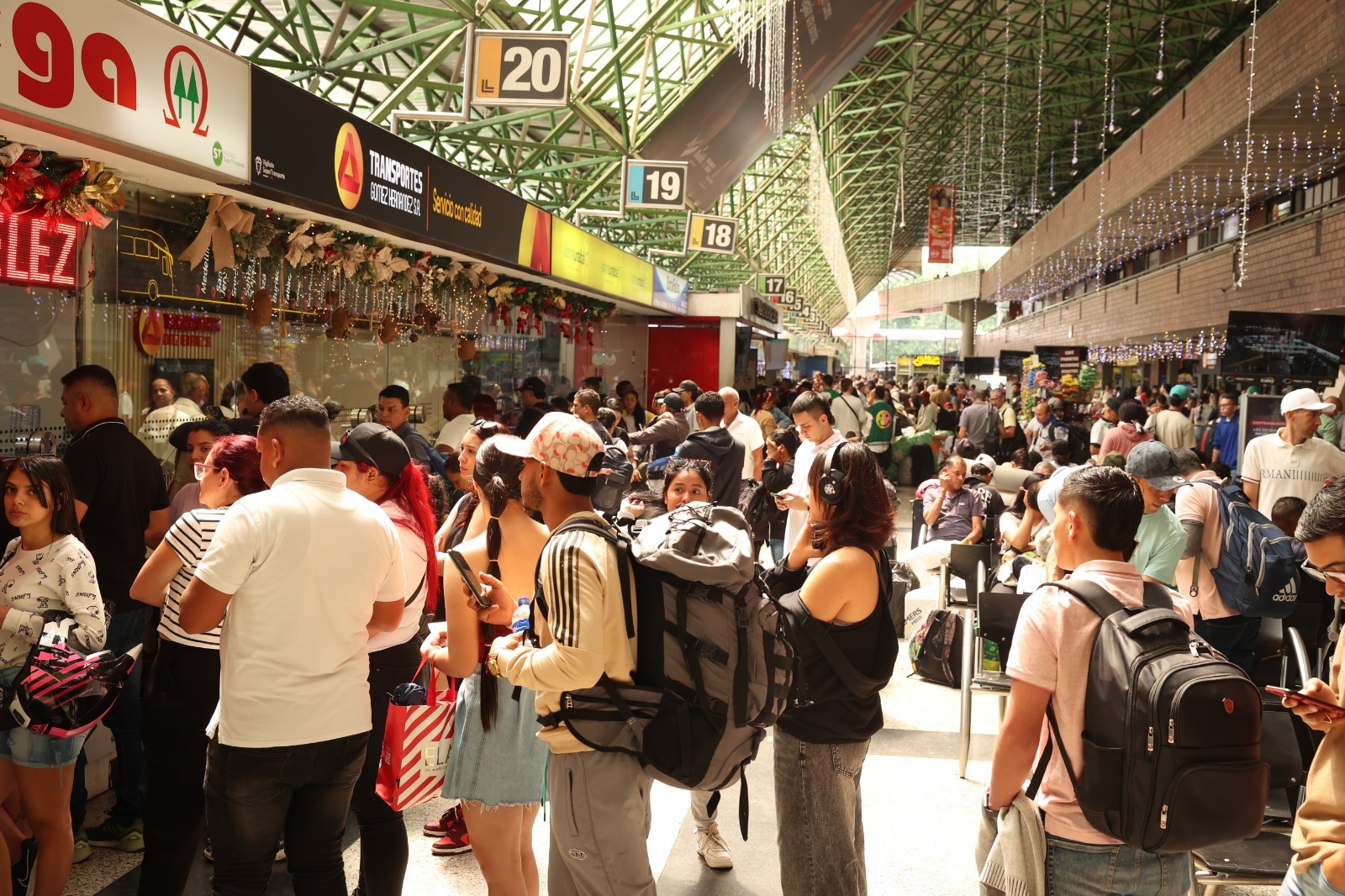 Terminales Medellín movilizó más de 370 000 viajeros en el puente de Reyes, ¿A cuáles destinos?