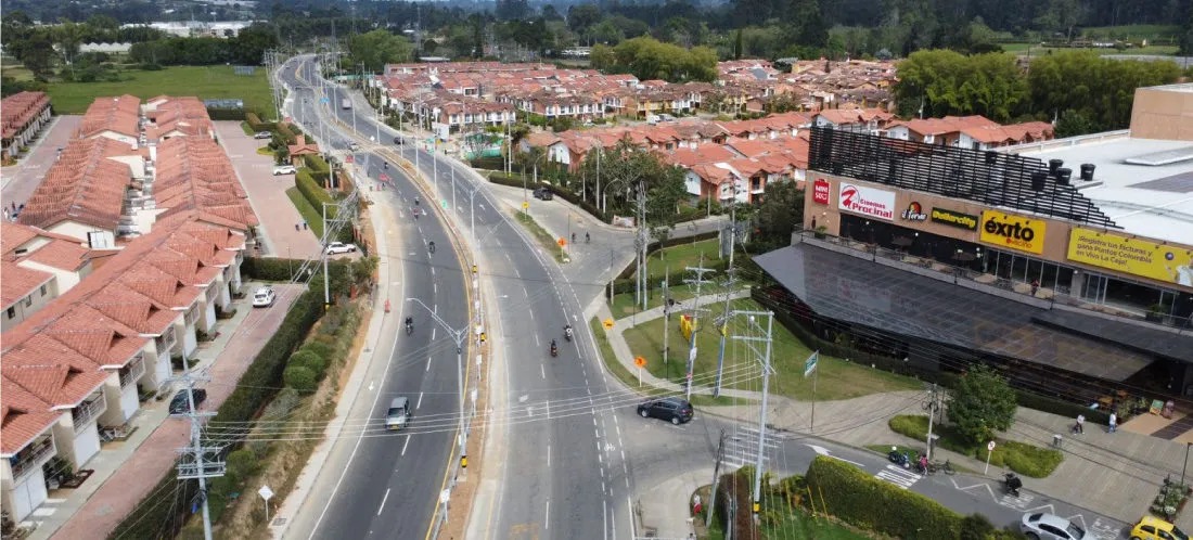 Inició la construcción de otros 2,68 km de doble calzada en la vía La Ceja-Rionegro