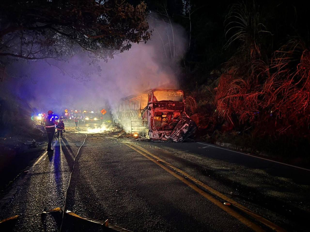 Bus de Expreso Brasilia se incendió en Barbosa por fallas mecánicas