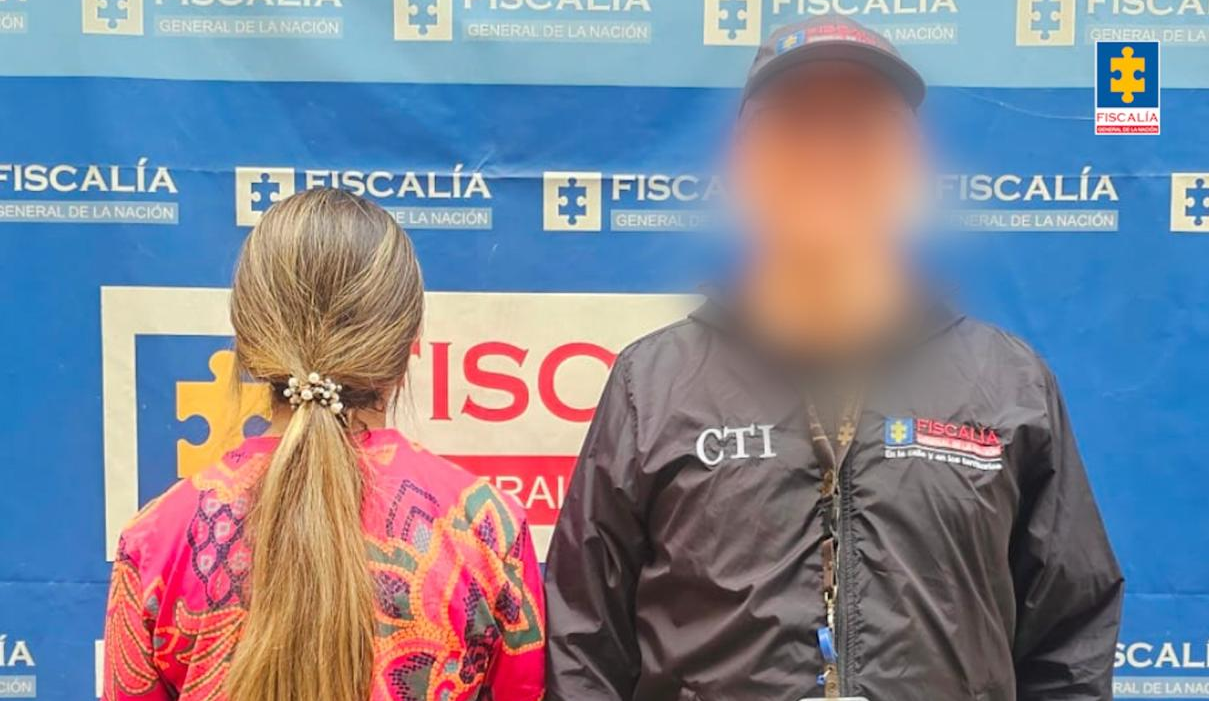 Judicializan a una mujer por liderar estafa masiva mediante venta ficticia de vehículos en Medellín