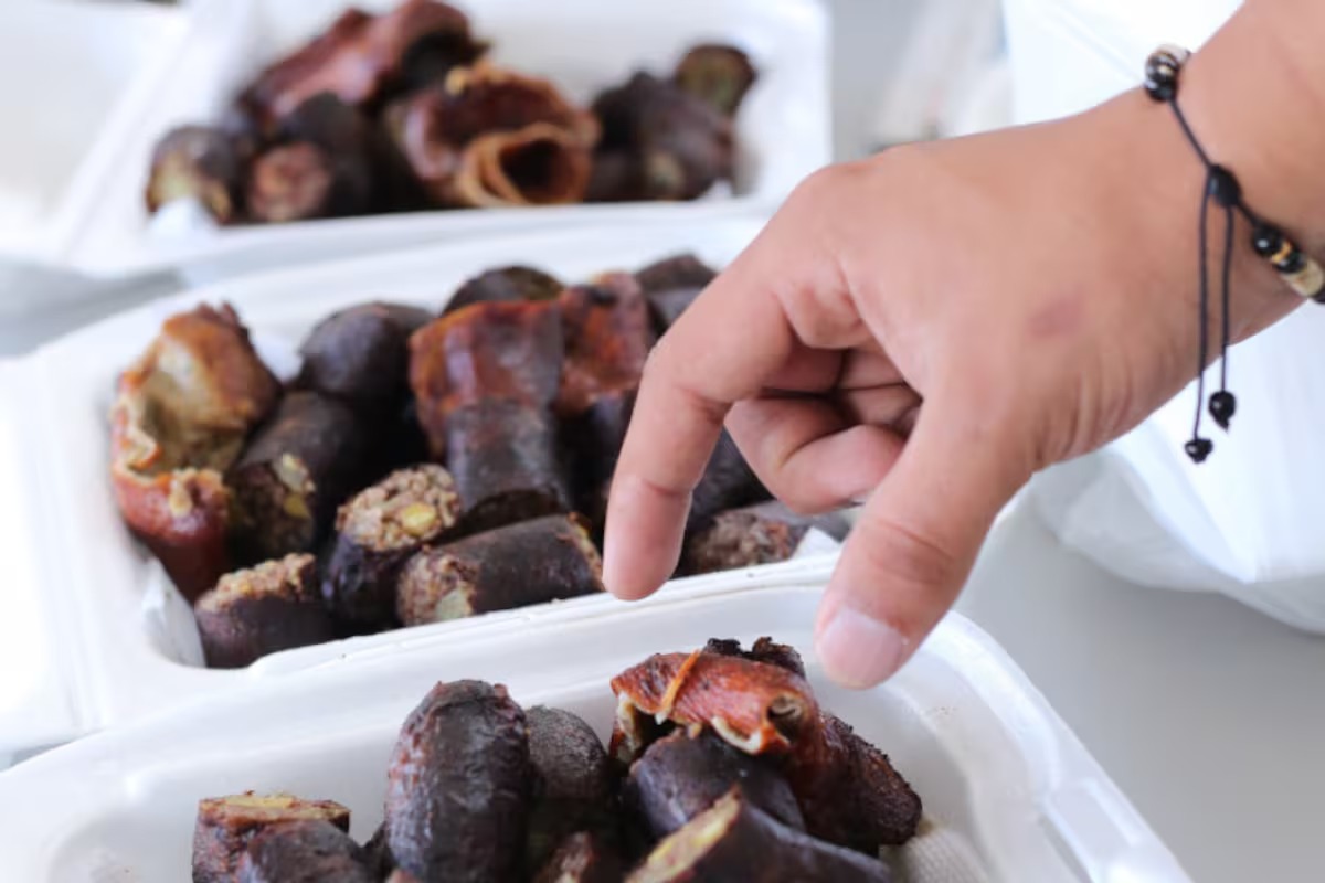 Hombre falleció por atragantarse con una morcilla en Medellín. ¿Cómo actuar si alguien se está asfixiando con alimentos?
