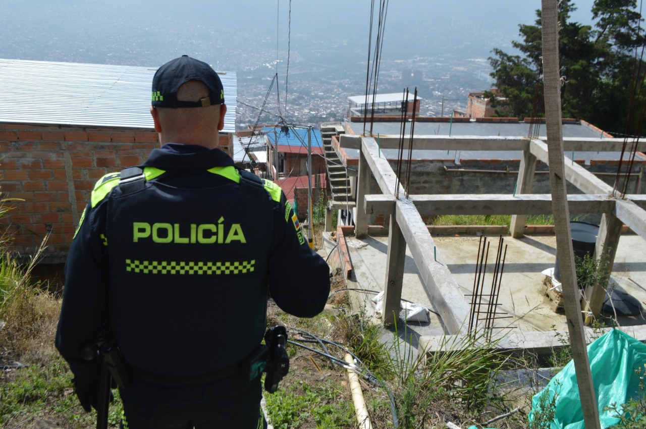 Ofrecen hasta $20 millones de recompensa por denunciar a quienes vendan lotes ilegales en Medellín