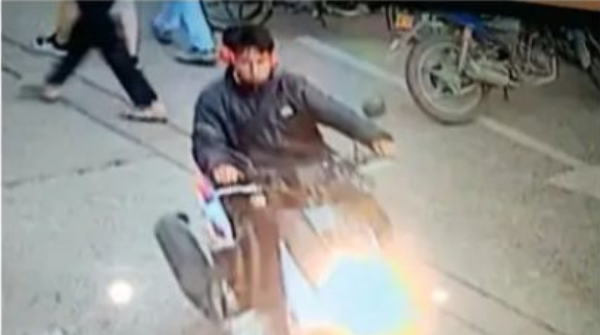 Piden ayuda ciudadana para identificar al hombre que abandonó la motobomba en La Plata, Huila