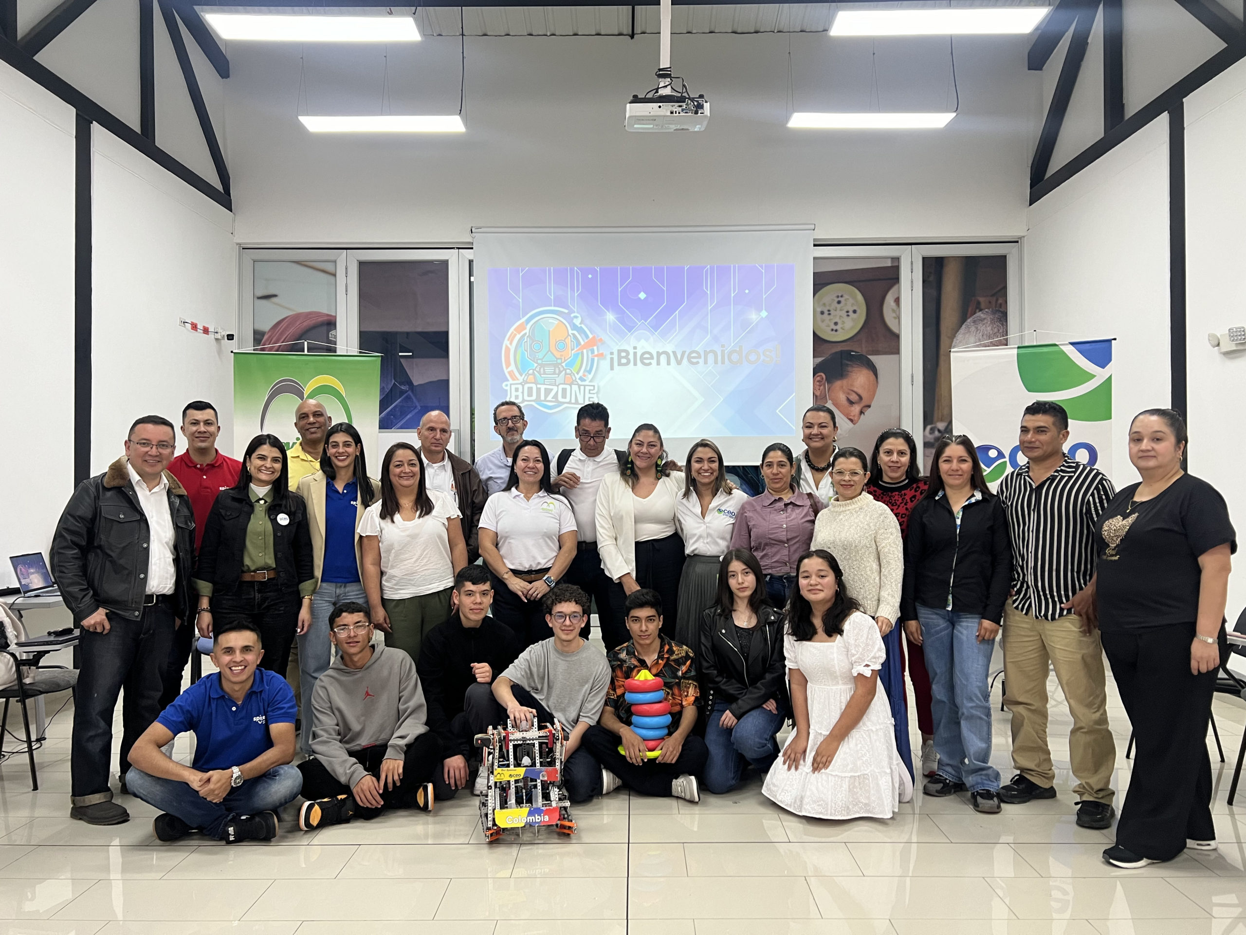 Jóvenes de La Ceja representarán a Colombia en mundial de robótica gracias al apoyo de Devimed