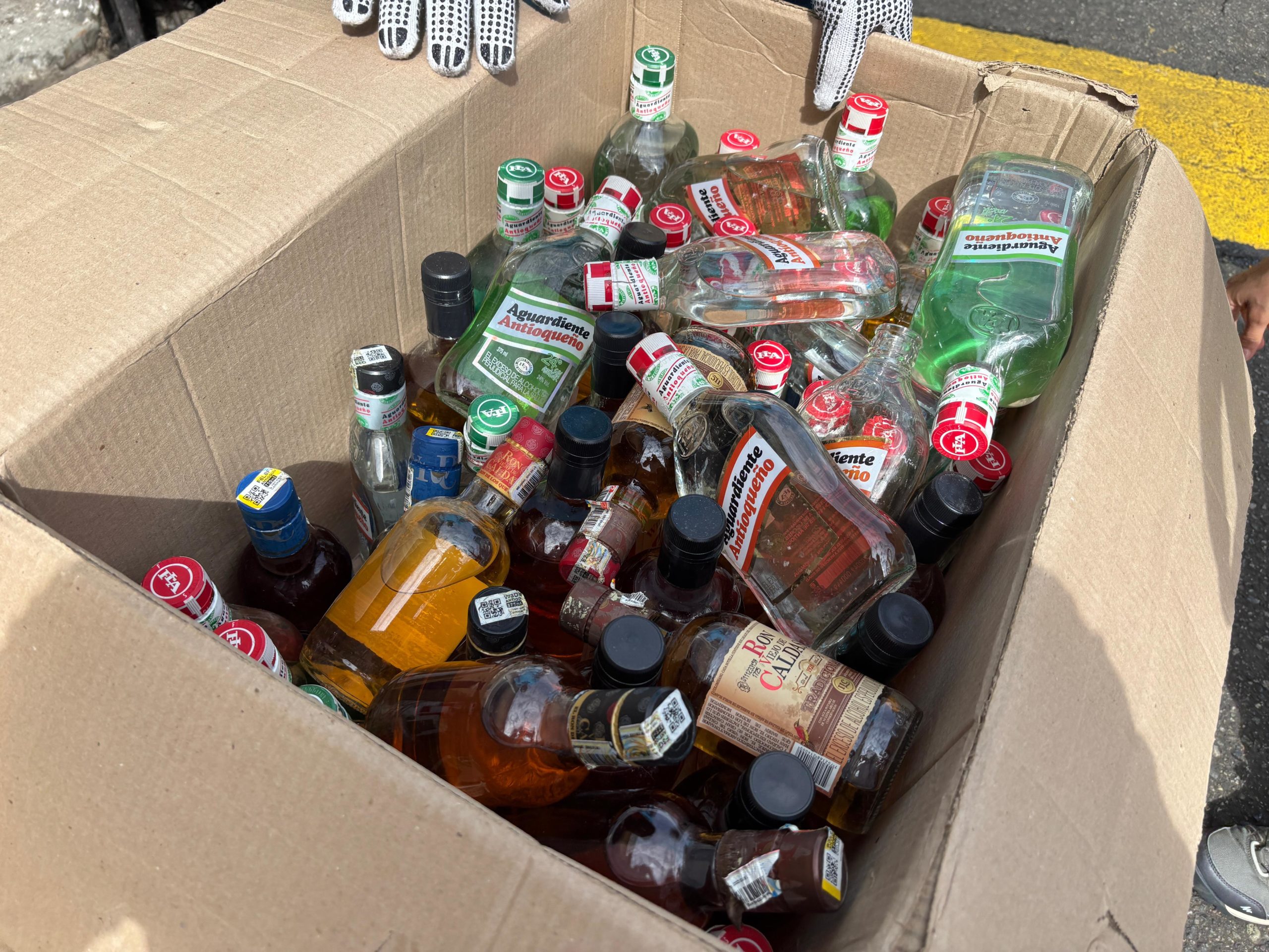 Gobernación inició destrucción de licor incautado por falsificación e incumplimiento del derecho de explotación