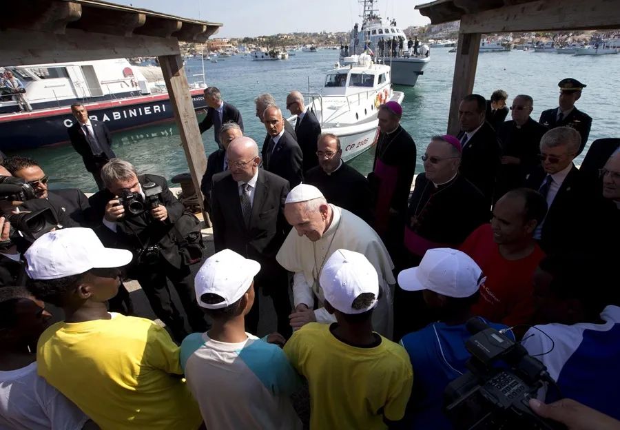 Personas transgénero, migrantes y presos despedirán al papa Francisco con rosas blancas en Santa María la Mayor