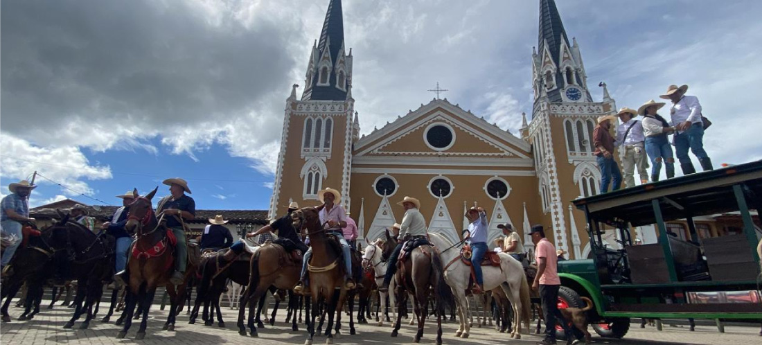 Cientos de arrieros partieron de Abejorral para rendir homenaje a la colonización paisa
