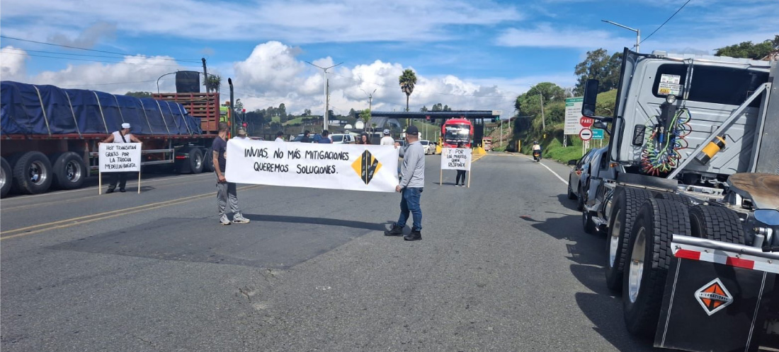web-Protestas-por-el-mal-estado-de-la-Autopista-en-el-tramo-El-Santuario-–-Caño-Alegre-Invías-anuncia-presencia-en-la-zona