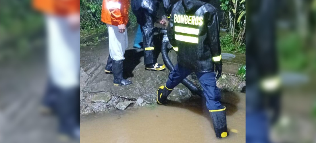 Cuerpo de Bomberos de Rionegro atendió varias emergencias por las fuertes lluvias de este viernes