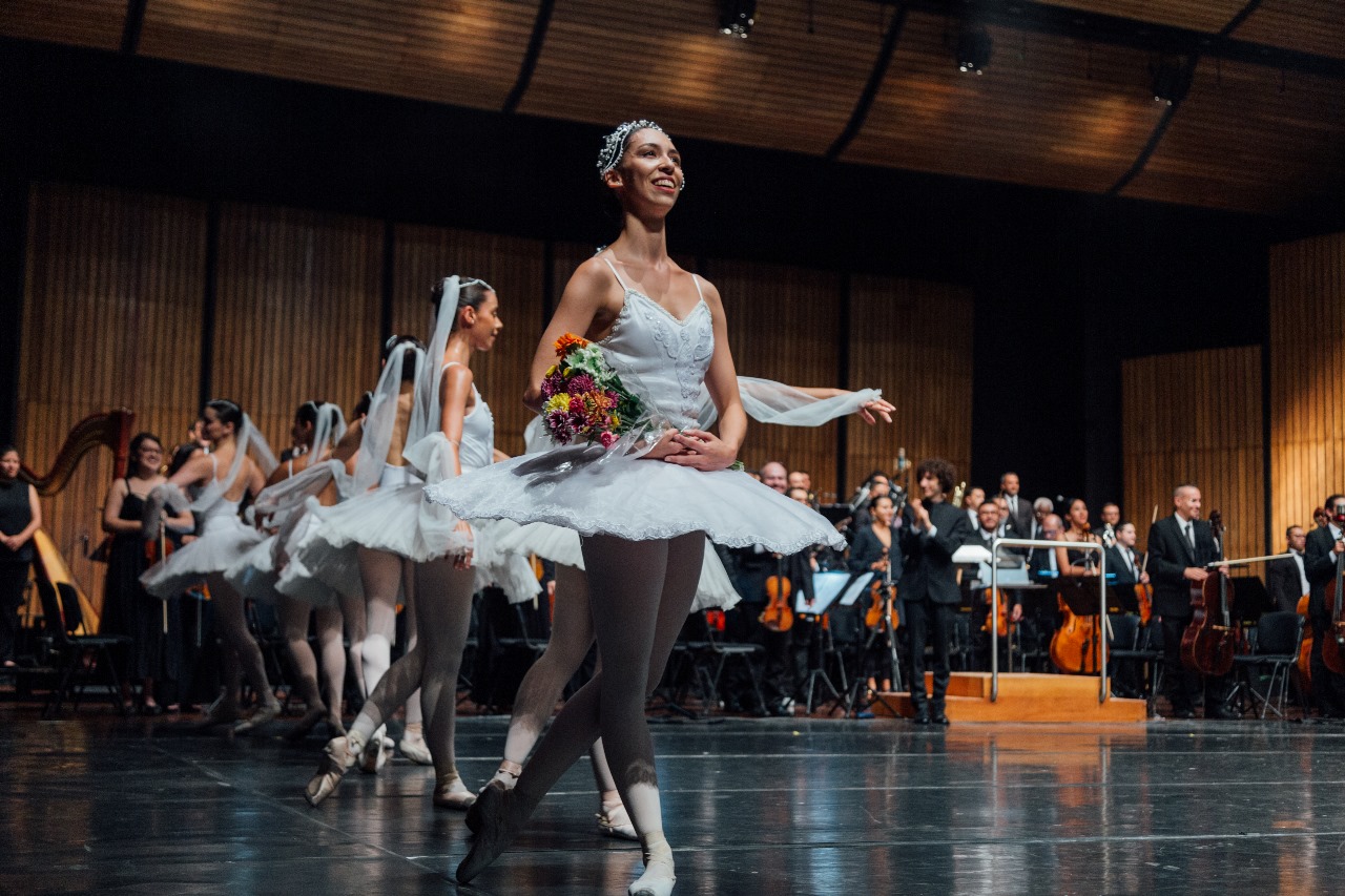 El Lago de los Cisnes abre segunda función en Medellín: una fusión entre el ballet y la música sinfónica 