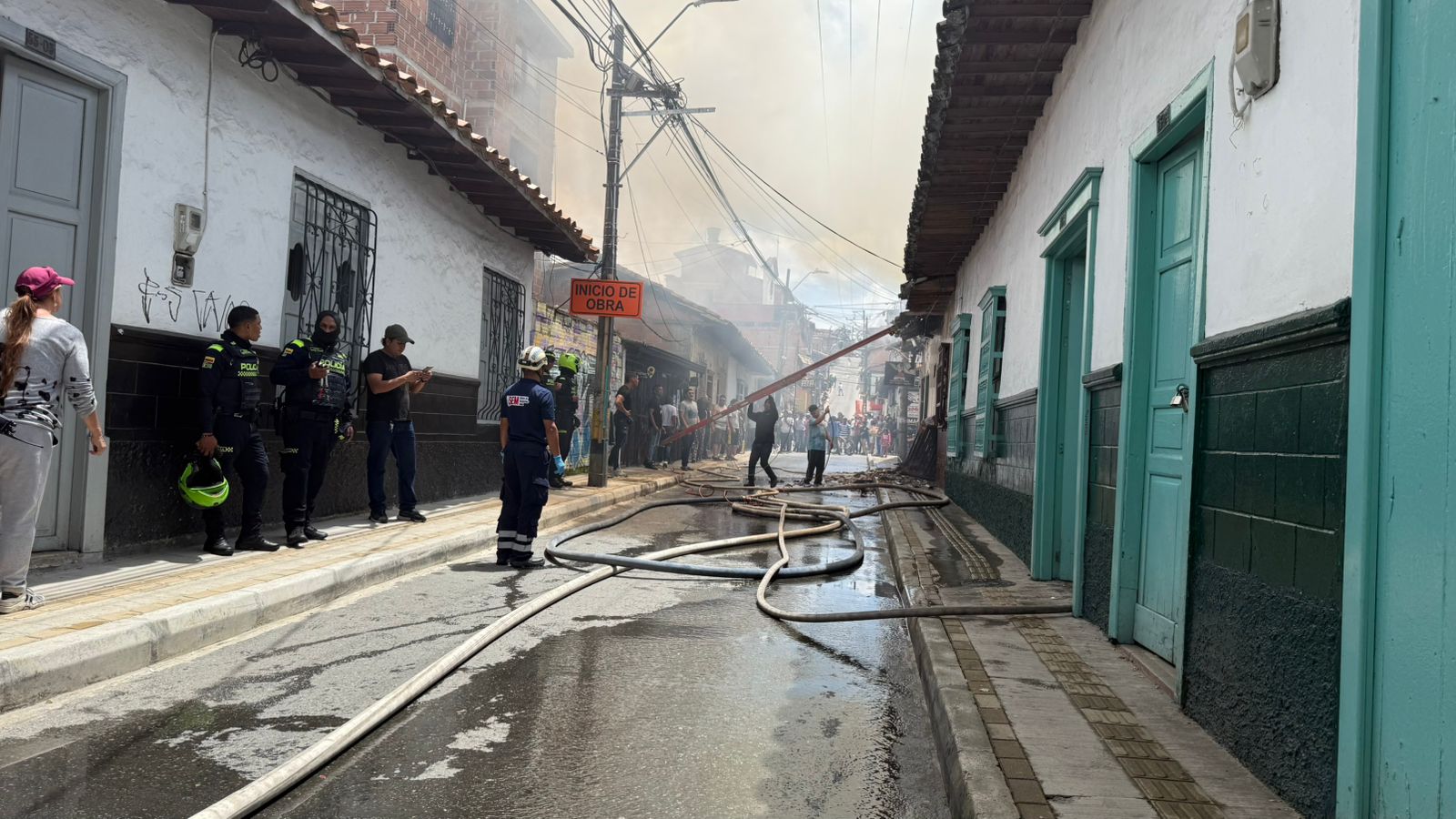 ¡Atención! Emergencia en Rionegro por incendio estructural en el barrio Alto del Medio