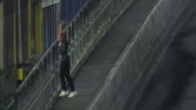 Capturaron a responsable de lanzar una piedra a un vehículo desde un puente en Medellín: al parecer es reincidente