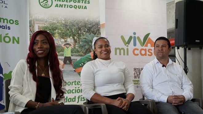 Gobernación de Antioquia entregó viviendas a dos medallistas olímpicas