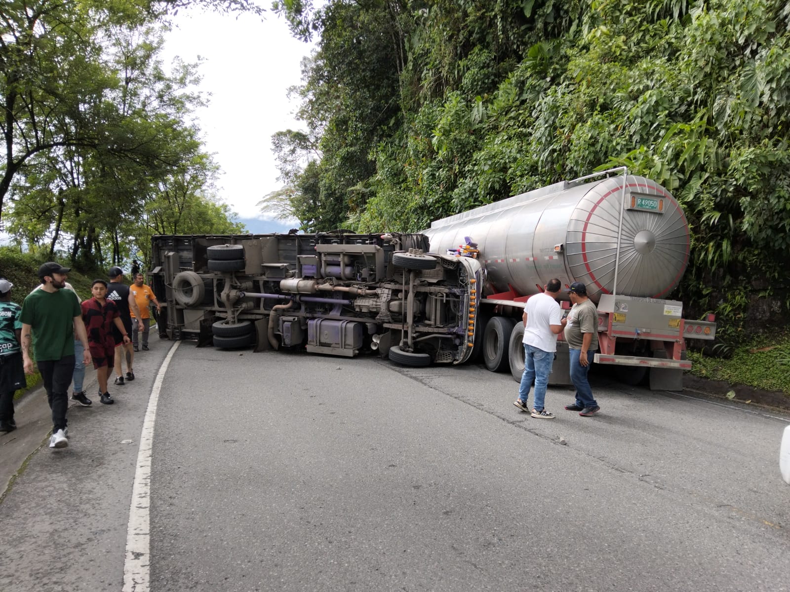 Autopista Medellín-Bogotá, con cierre total en La Mañosa por accidente de tránsito