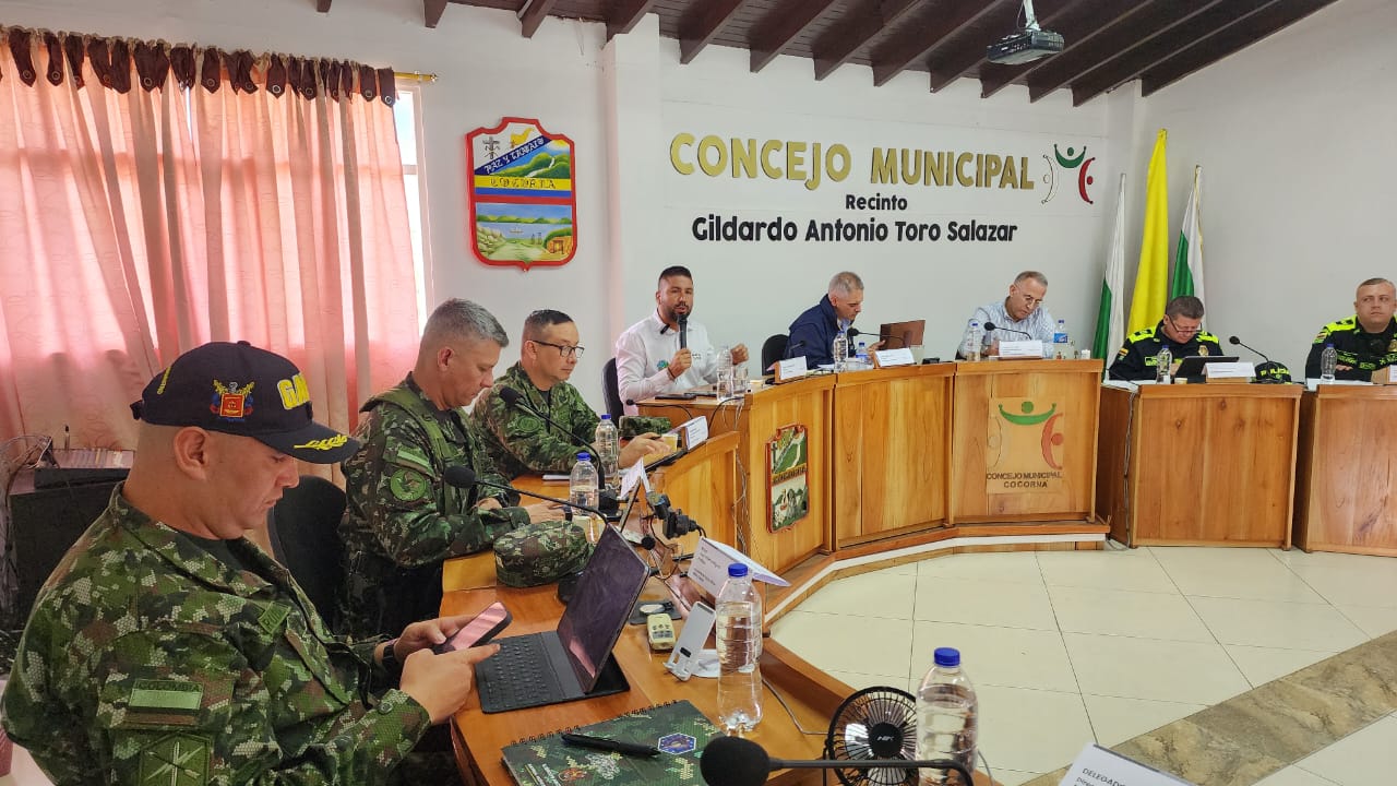 Gobernador de Antioquia y alcalde de Cocorná lideraron consejo de seguridad: una “casa de vicio” fue derribada