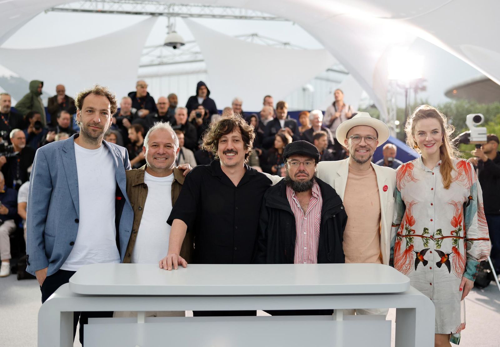 El cineasta colombiano Mesa Soto se ríe de sí mismo y del mundo del arte en Cannes con “Un poeta”