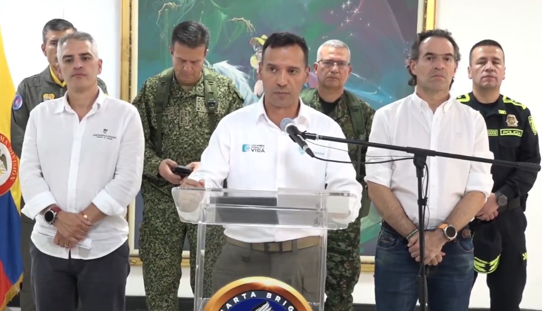 “No hay cese al fuego con ningún grupo criminal, la orden es neutralizar la amenaza”: MinDefensa en Medellín