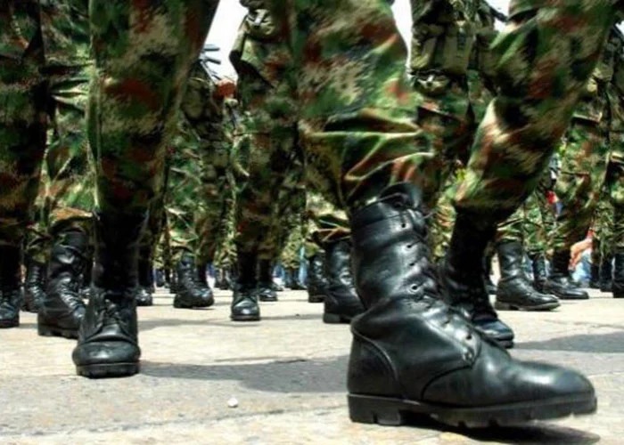 Capturaron a mayor del Ejército por cobrar hasta un millón de pesos a soldados por permisos