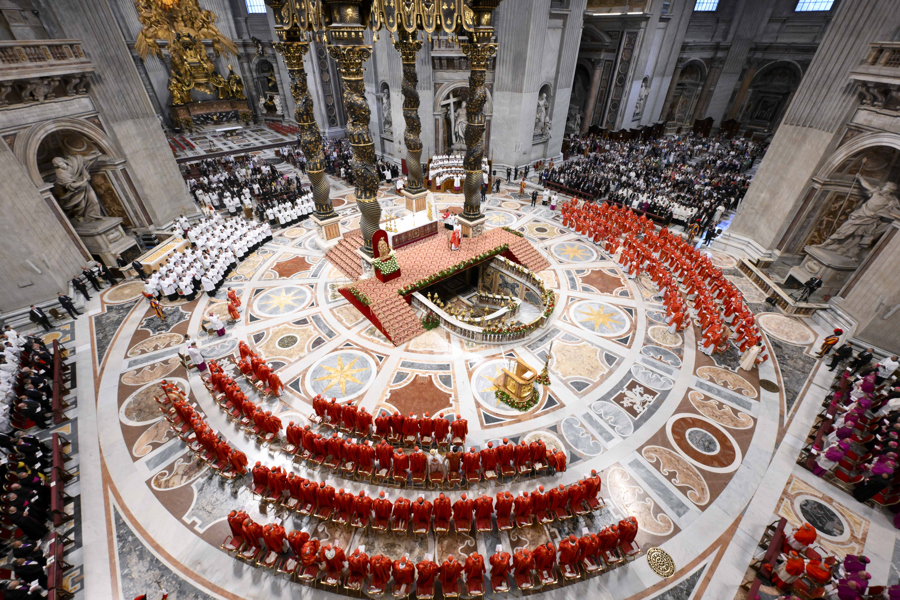 “Extra omnes”, inicia el cónclave: los cardenales se encierran en la Capilla Sixtina para elegir un papa