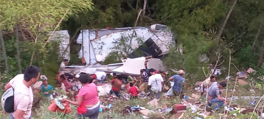 Saquearon casi la totalidad de la carga de un camión del D1 accidentado en Tarso