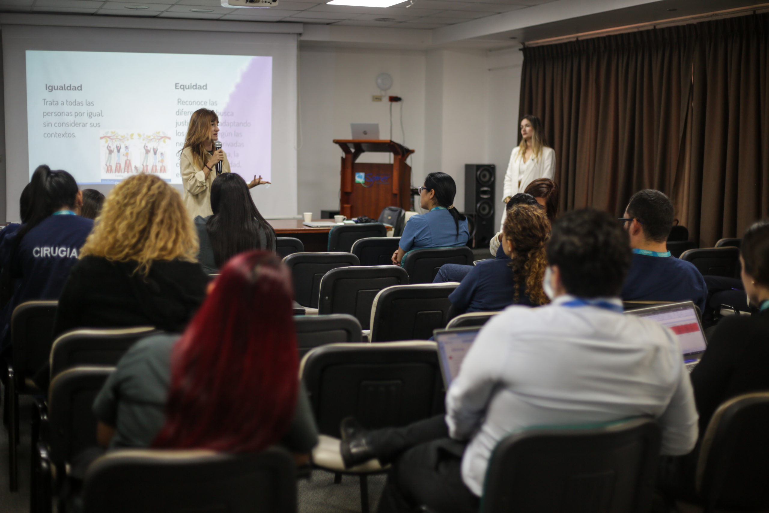 Personería de Rionegro refuerza compromiso con los derechos de las mujeres en visita a la Clínica Somer