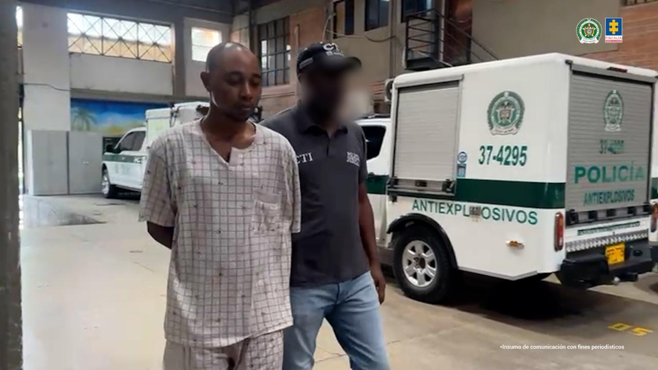 Hombre que se hacía pasar por sacerdote para ofrecer trabajos falsos fue enviado a prisión