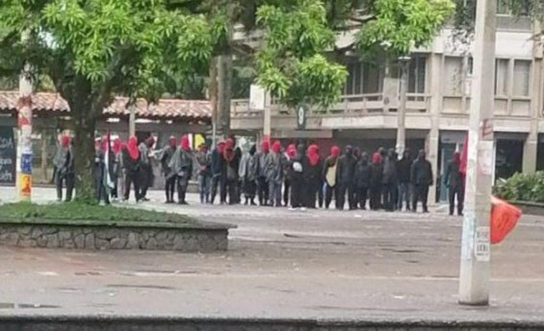 Eran cerca de 40 encapuchados en la UdeA y uno de ellos disparó un arma de fuego contra la policía: Alcaldía de Medellín