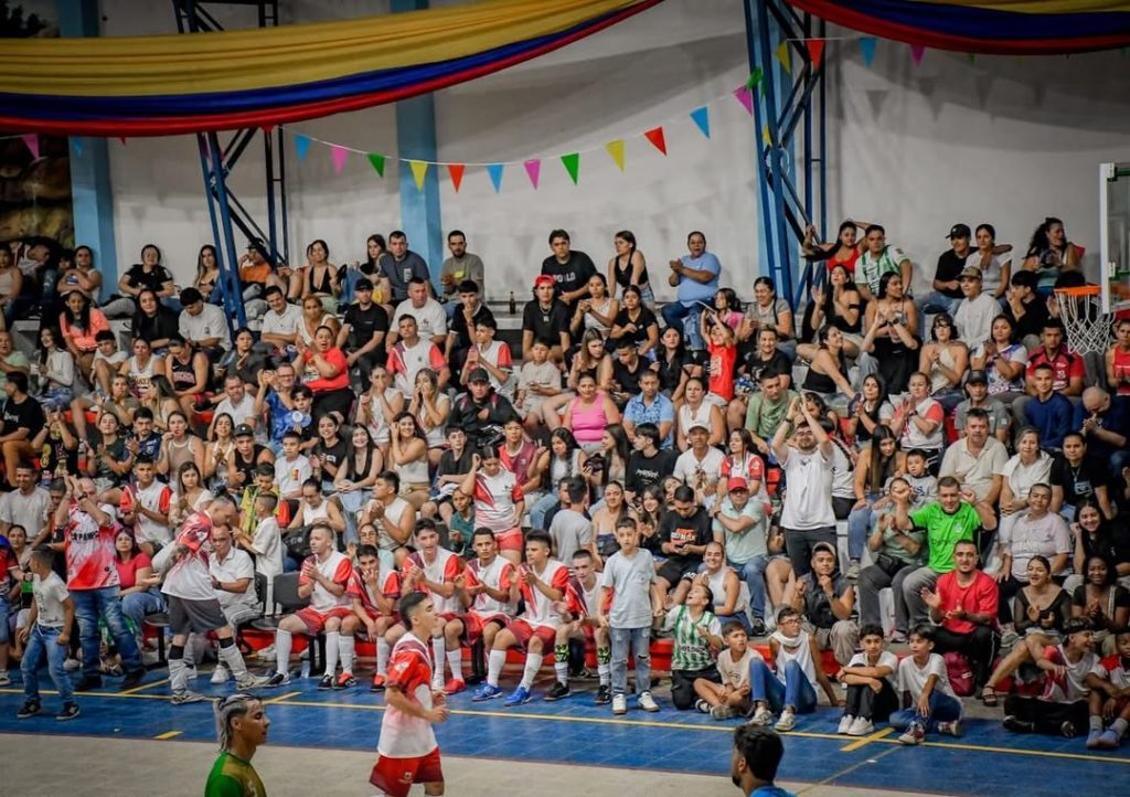 Nuestros XXIII Juegos Por La Paz son una verdadera fiesta deportiva 🥳🎉🎉. 📸 Son mas de 1.300 deportistas que compiten en las diferentes disciplinas y cientos de almas que vibran y se emocionan co 1