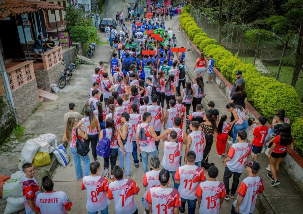 Nuestros XXIII Juegos Por La Paz son una verdadera fiesta deportiva 🥳🎉🎉. 📸 Son mas de 1.300 deportistas que compiten en las diferentes disciplinas y cientos de almas que vibran y se emocionan co 2