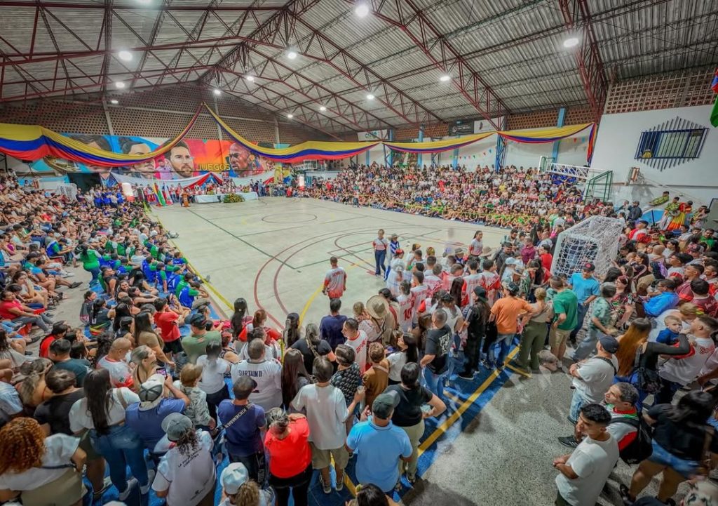 Nuestros XXIII Juegos Por La Paz son una verdadera fiesta deportiva 🥳🎉🎉. 📸 Son mas de 1.300 deportistas que compiten en las diferentes disciplinas y cientos de almas que vibran y se emocionan co 3