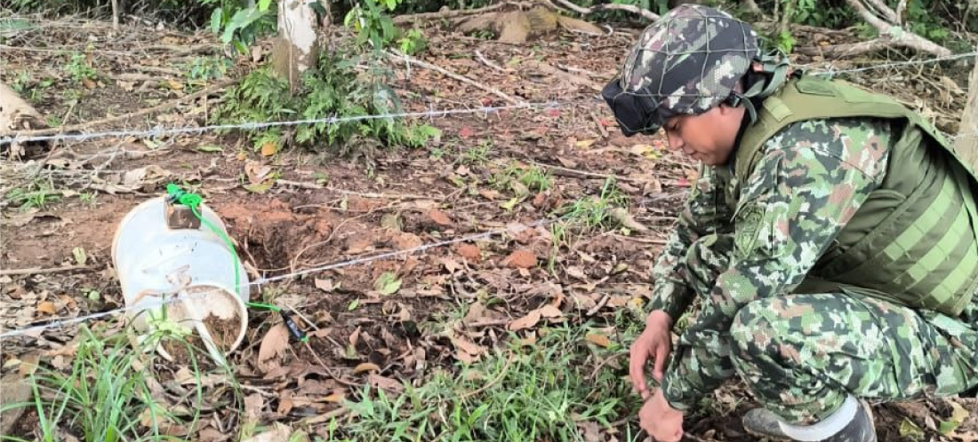 Ejército frustró nuevos atentados en Antioquia: ilegales lanzaron granadas en Valdivia e instalaron minas en Anorí