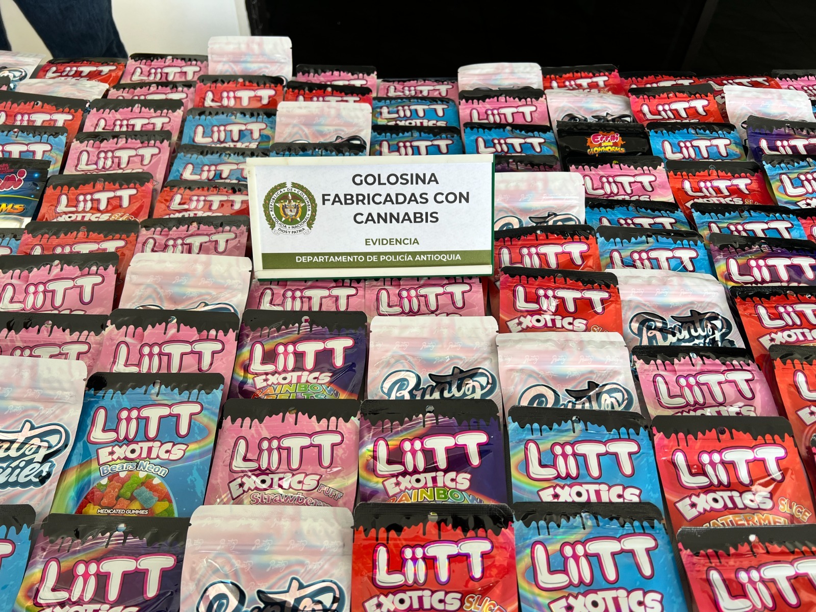 Incautaron más de 300 paquetes de dulces mezclados con estupefacientes en la vía El Santuario-Caño Alegre