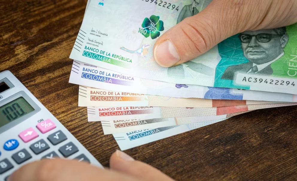 Gobierno oficializa aumento salarial del 7 % para más de 1,3 millones de empleados públicos