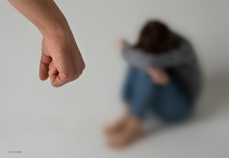 ¡Indignante! Una madre, al parecer, golpeaba a su hija, la bañaba con blanqueador y la hizo abortar en Giraldo