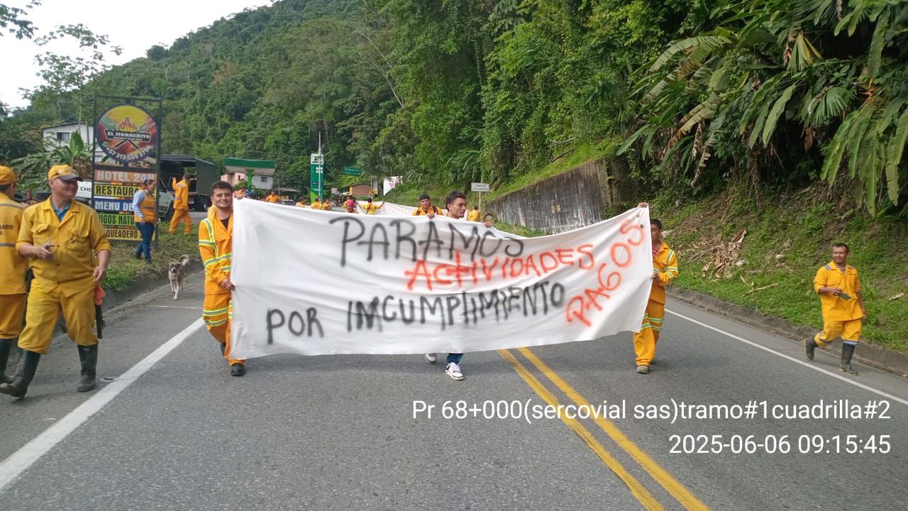 Encargados del mantenimiento en la Autopista, entre El Santuario y Caño Alegre, están sin pagos hace tres meses