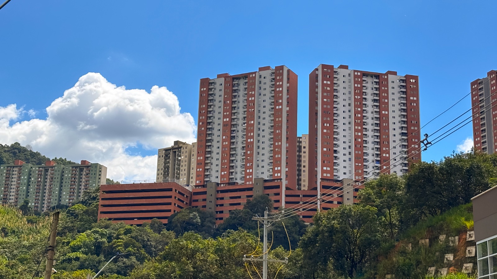 Al menos 151 proyectos de vivienda en Medellín se ofertan sin cumplir norma urbanística