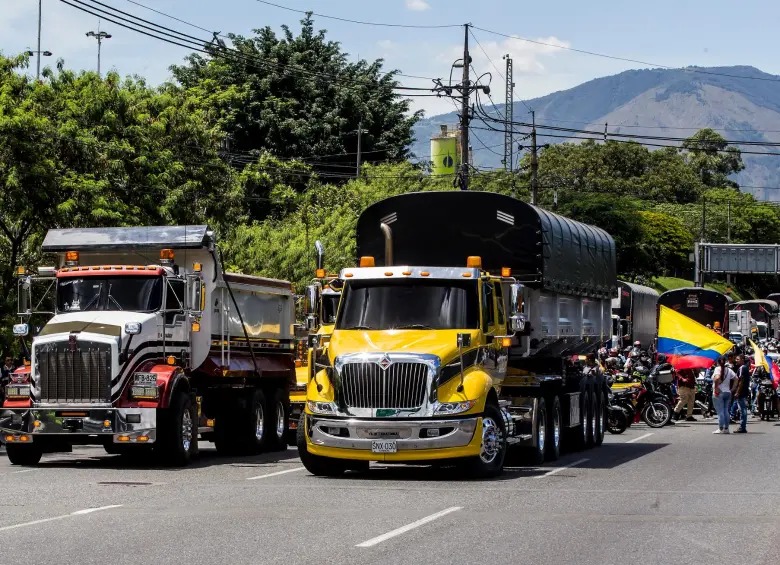 Gremio de camioneros inicia paro nacional indefinido desde hoy por incumplimientos del Gobierno nacional