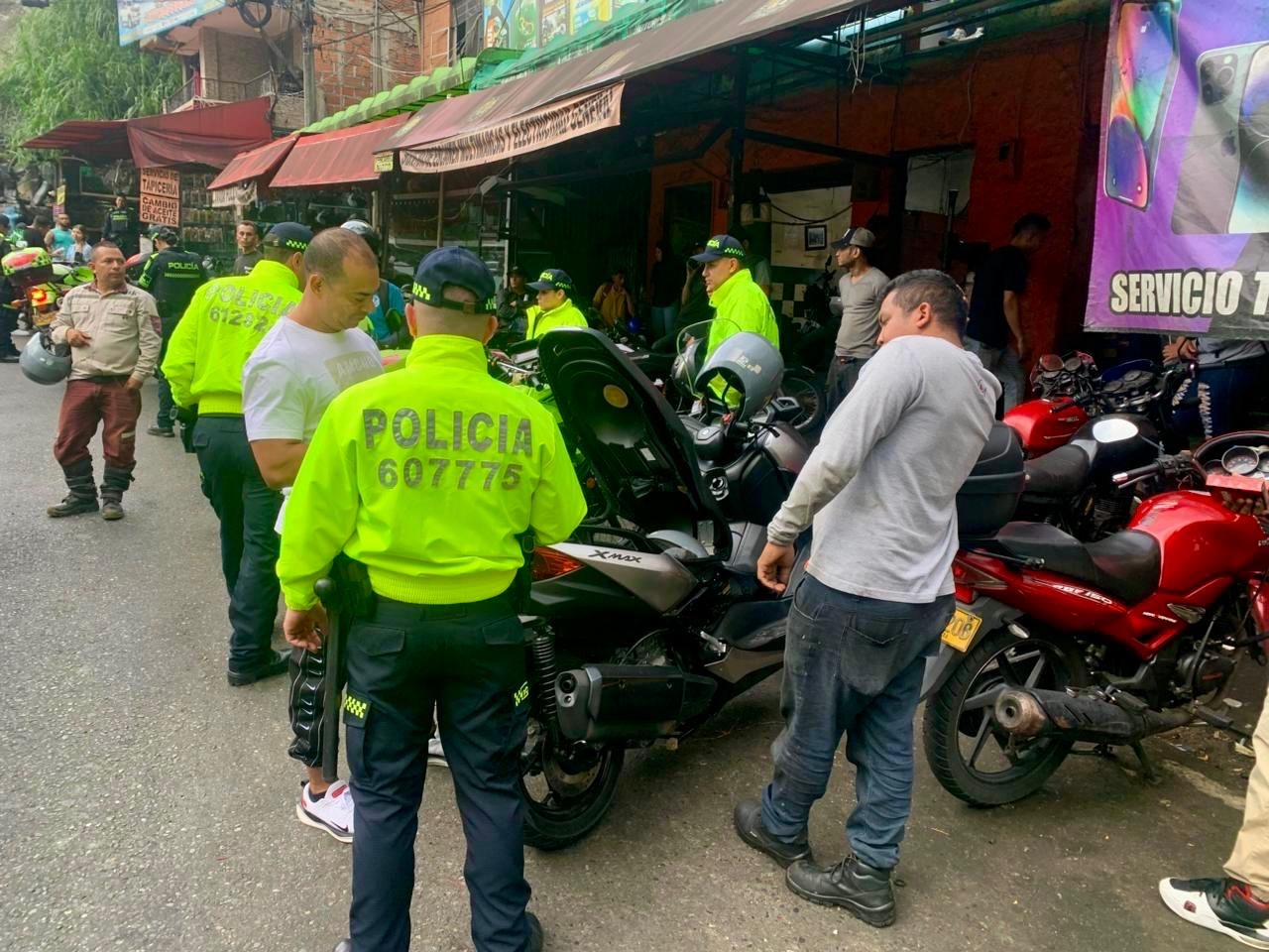 Seis capturados, 32 motos inmovilizadas e incautación de dólares y dinero falso dejó operativo en Medellín