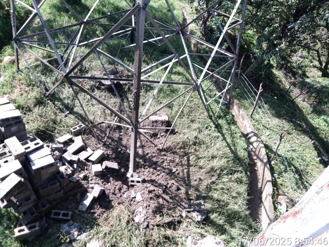Atentado terrorista en Medellín: detonaron explosivos en torre de energía de La Asomadera