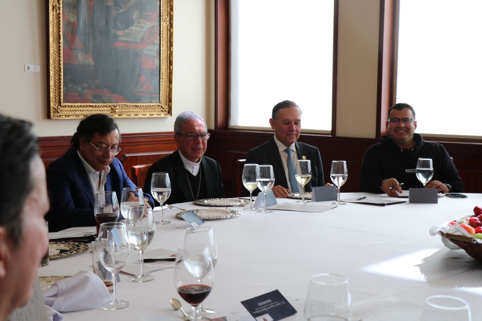 Líderes del país firmaron compromiso por la no violencia en encuentro convocado por la Iglesia católica