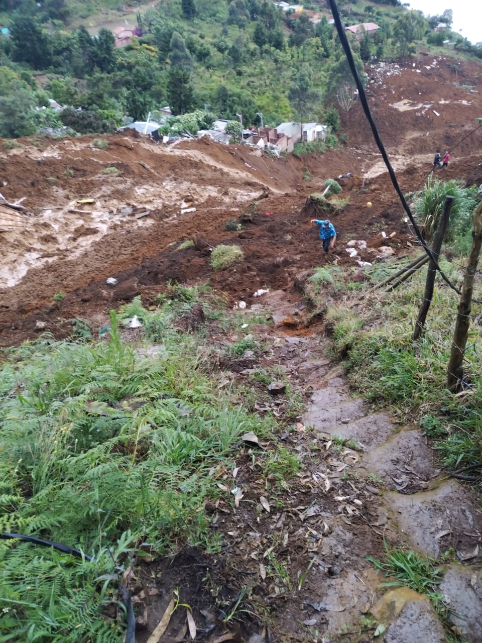 Grave emergencia en el Valle de Aburrá por desbordamiento de la quebrada La Negra: ocho personas fallecidas