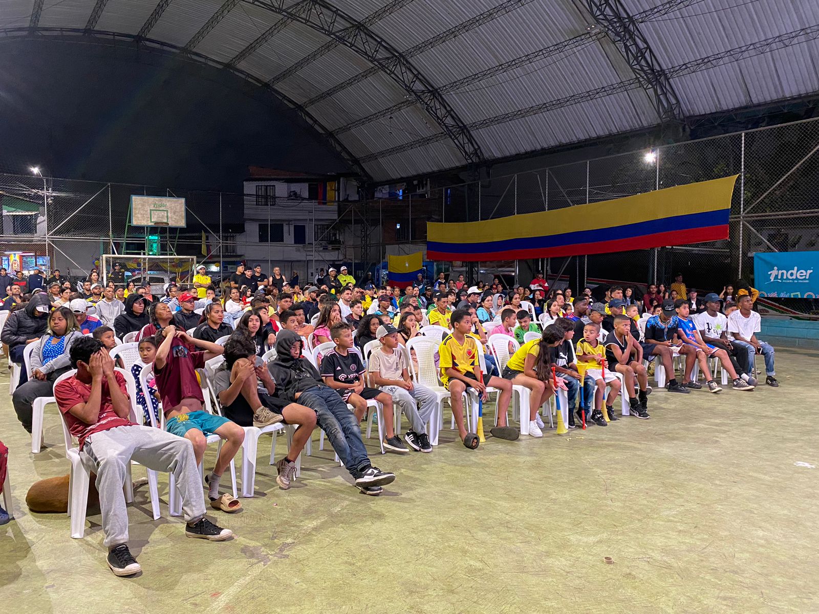 Medellín instalará pantallas gigantes en sus 16 comunas y cinco corregimientos para vivir la final entre Santa Fe y el DIM