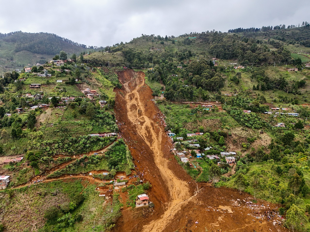 Tragedia en Bello y el nororiente de Medellín: 11 muertos, 15 desaparecidos y 1 300 damnificados
