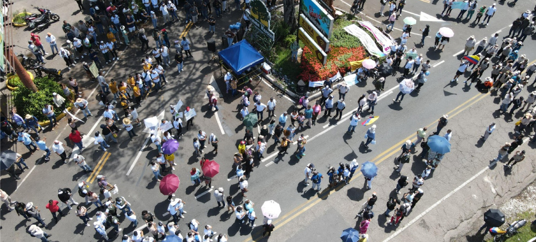 Cerca de 400 personas se manifestaron para “defender” la Hacienda Nápoles en Puerto Triunfo