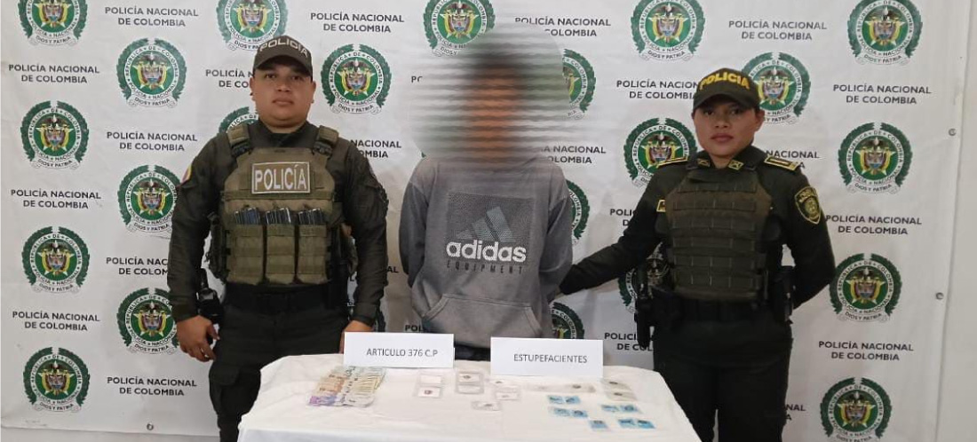 Un hombre fue capturado en flagrancia por porte de estupefacientes en el parque principal de La Unión