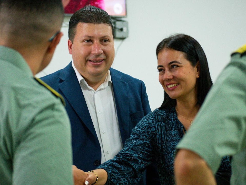 👮 ♂️🏅 ¡Reconocimiento al compromiso con la seguridadNuestro alcalde @maogrisalesg ha sido con 6