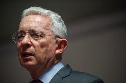 Privación de libertad contra Uribe será inmediata y en Rionegro. Según la jueza, hay “riesgo de fuga”