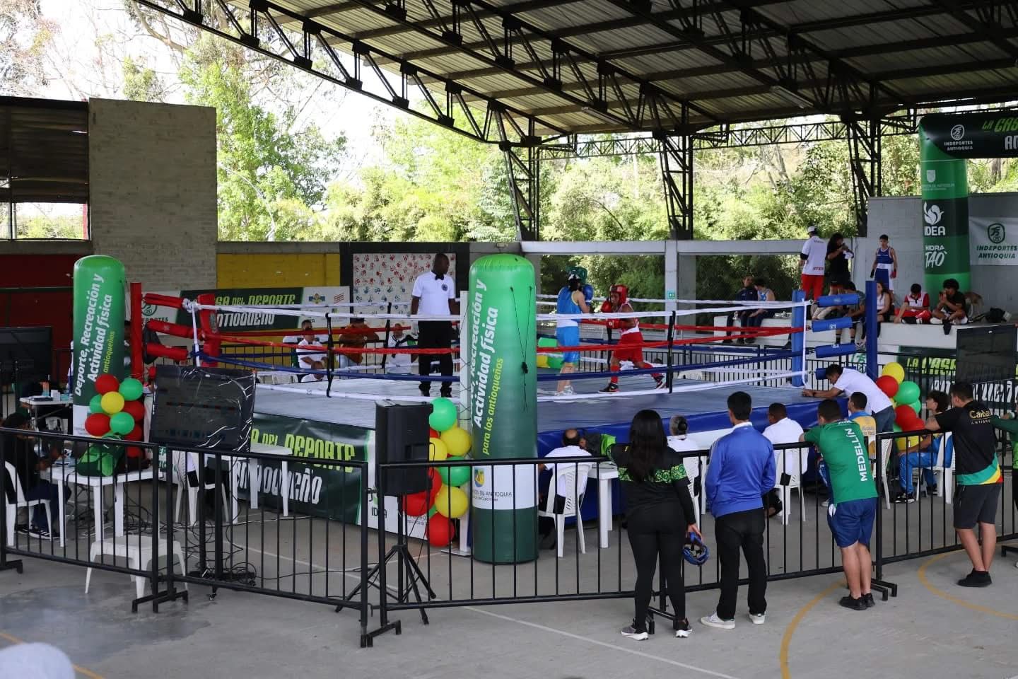 La Ceja inauguró su primer ring de boxeo: un hito para el deporte local